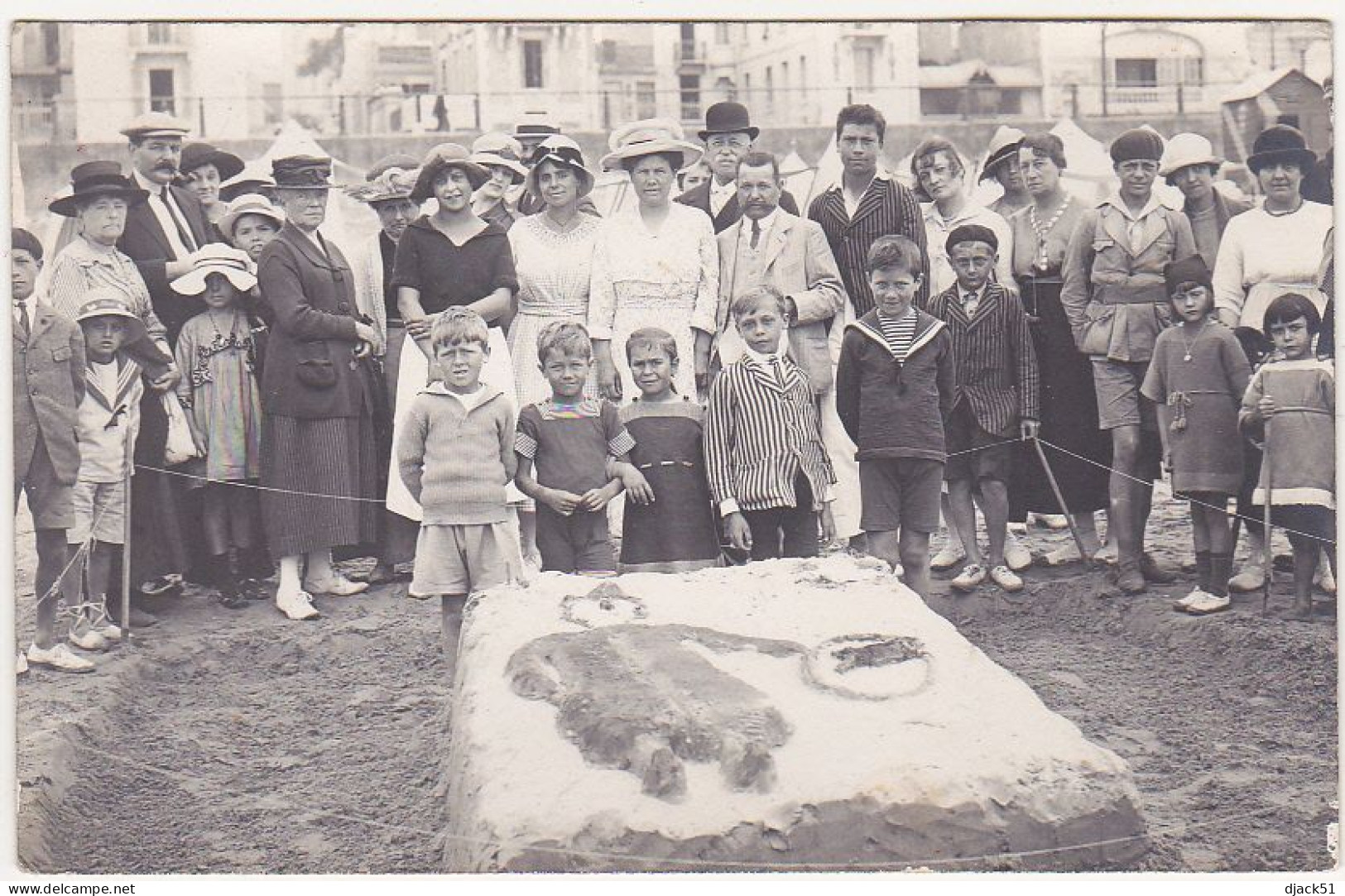 CARTE PHOTO - Sur La Plage (Château De Sable) - Grosse Animation - Années 20 - Fotografie