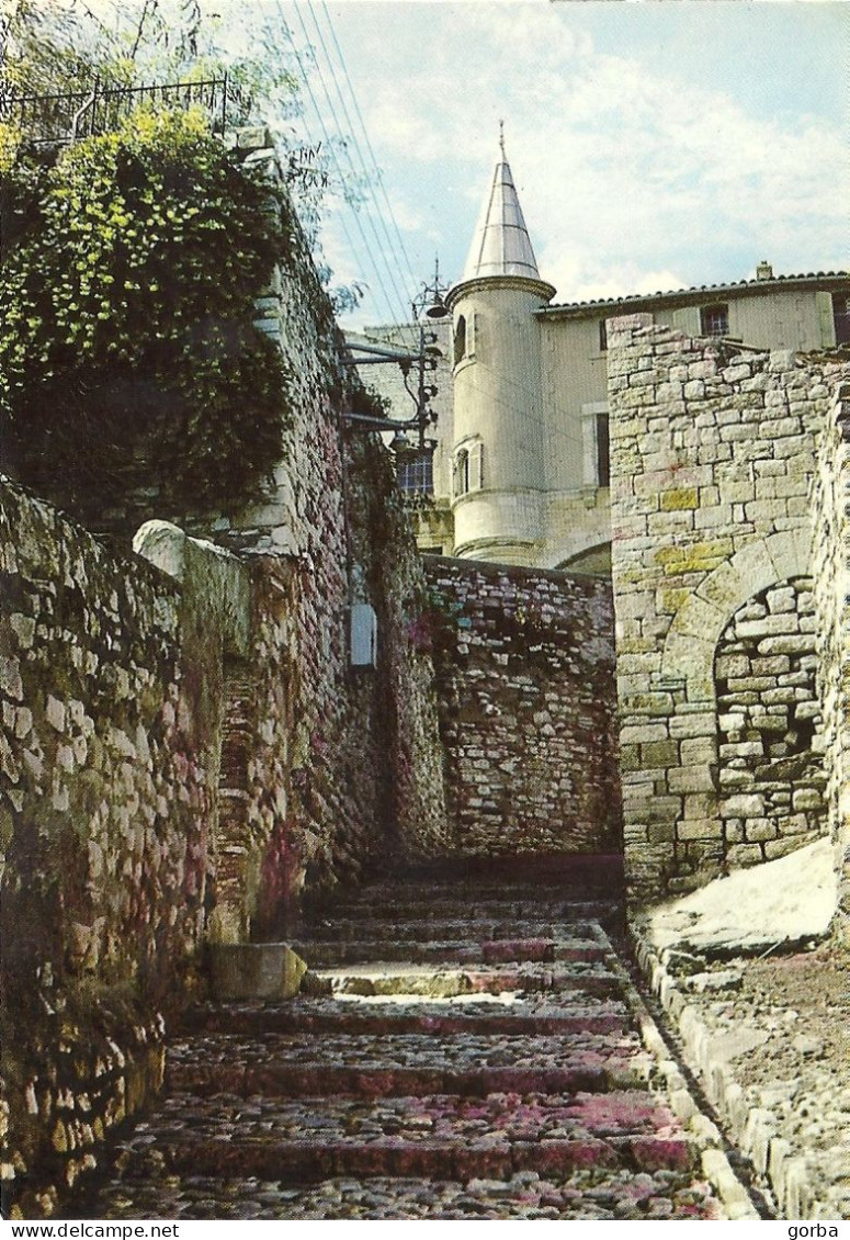 *CPM - 83 - HYERES - La Montée Pittoresque De L'église St Paul - Hyeres