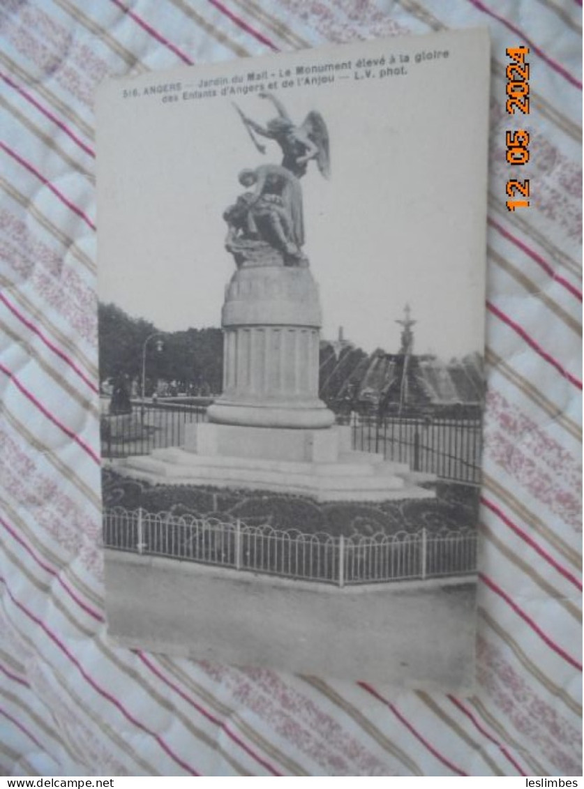 Angers. Jardin Du Mail. Le Monument Aux Morts Eleve A La Gloire Des Enfants D'Angers Et De L'Anjou. LV 516 PM 1947 - Angers