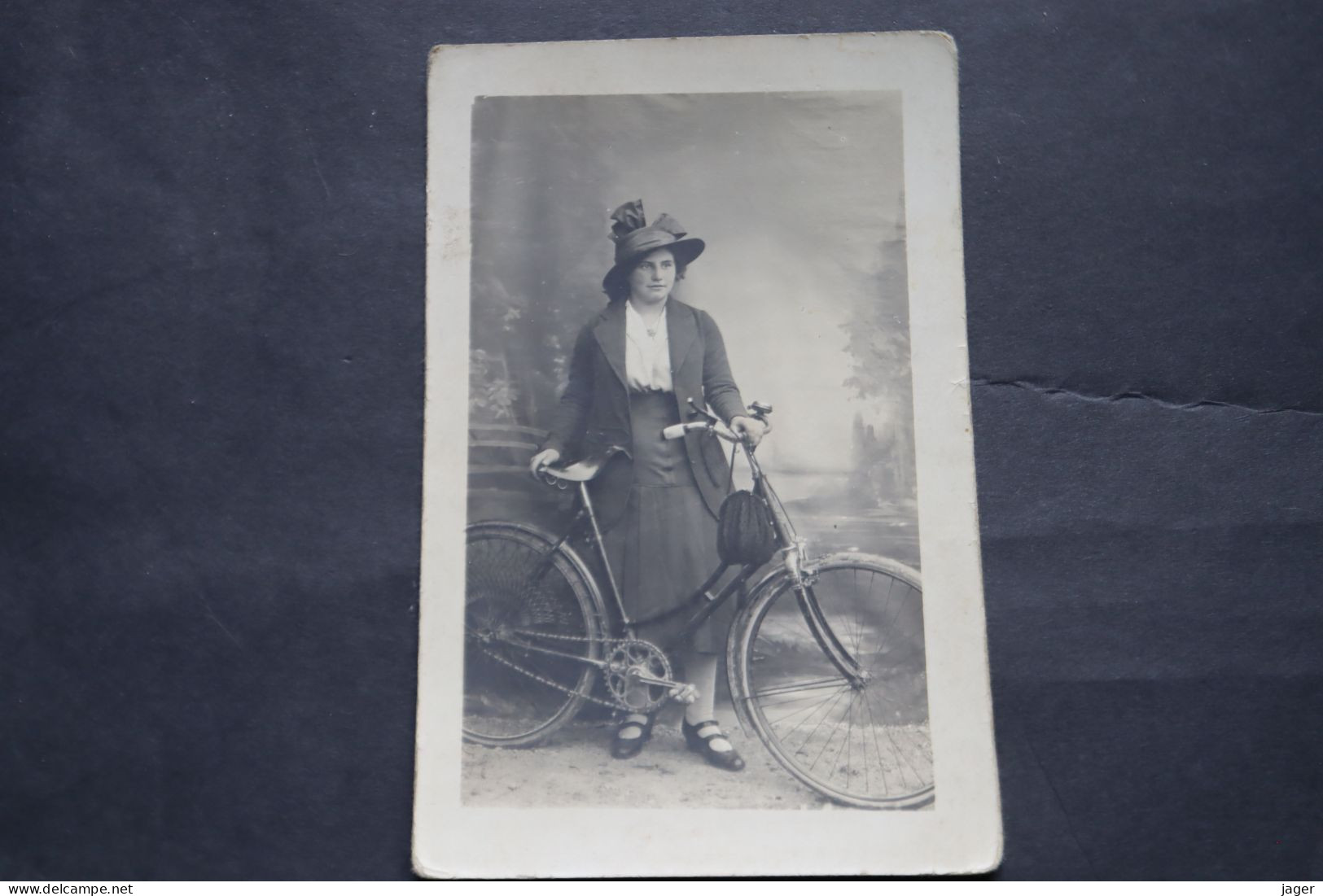 Carte Photo La Jeune Femme Au Velo Vers 1910 - Oud (voor 1900)