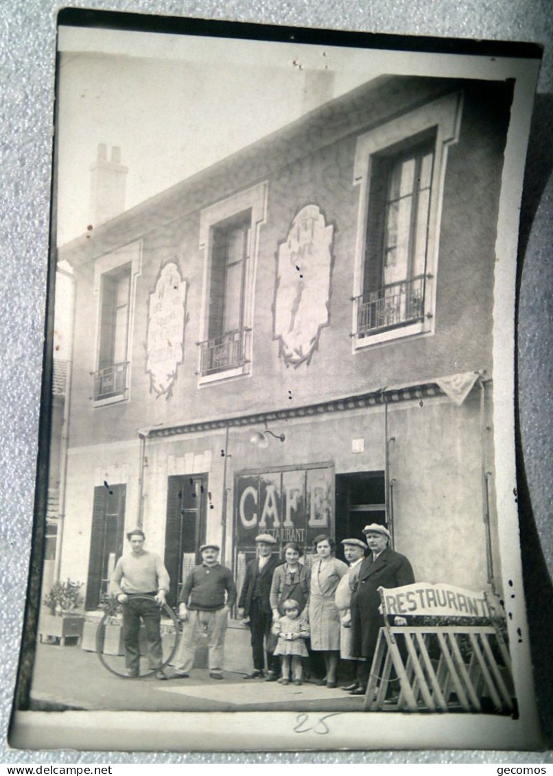 Café - Personnes Devant Un Café-Restaurant à Identifier... - A Identifier