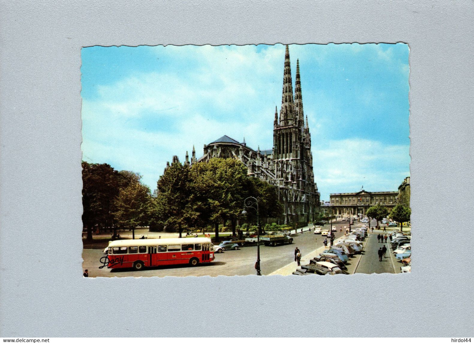 Automobile : Autobus à Bordeaux - La Cathédrale Saint André - Bus & Autocars