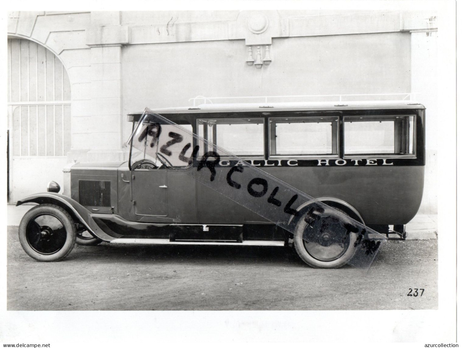 NICE . L'AUTOBUS DE L'HOTEL GALLIC A SA SORTIE D'USINE - Cars