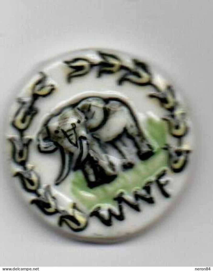 FEVE WWF DE 1986 ET SIGNE AU VERSO. ELEPHANT MEDAILLON. - Animaux