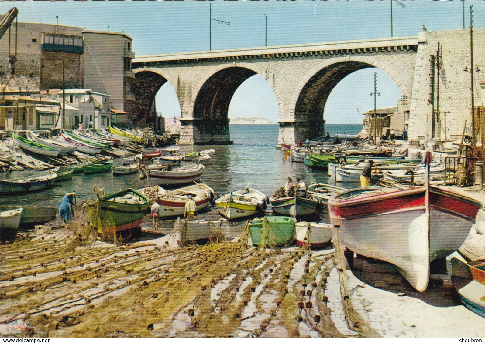 13.  MARSEILLE. CPSM . LA CORNICHE. LE VALLON DES AUFFES. - Endoume, Roucas, Corniche, Spiaggia