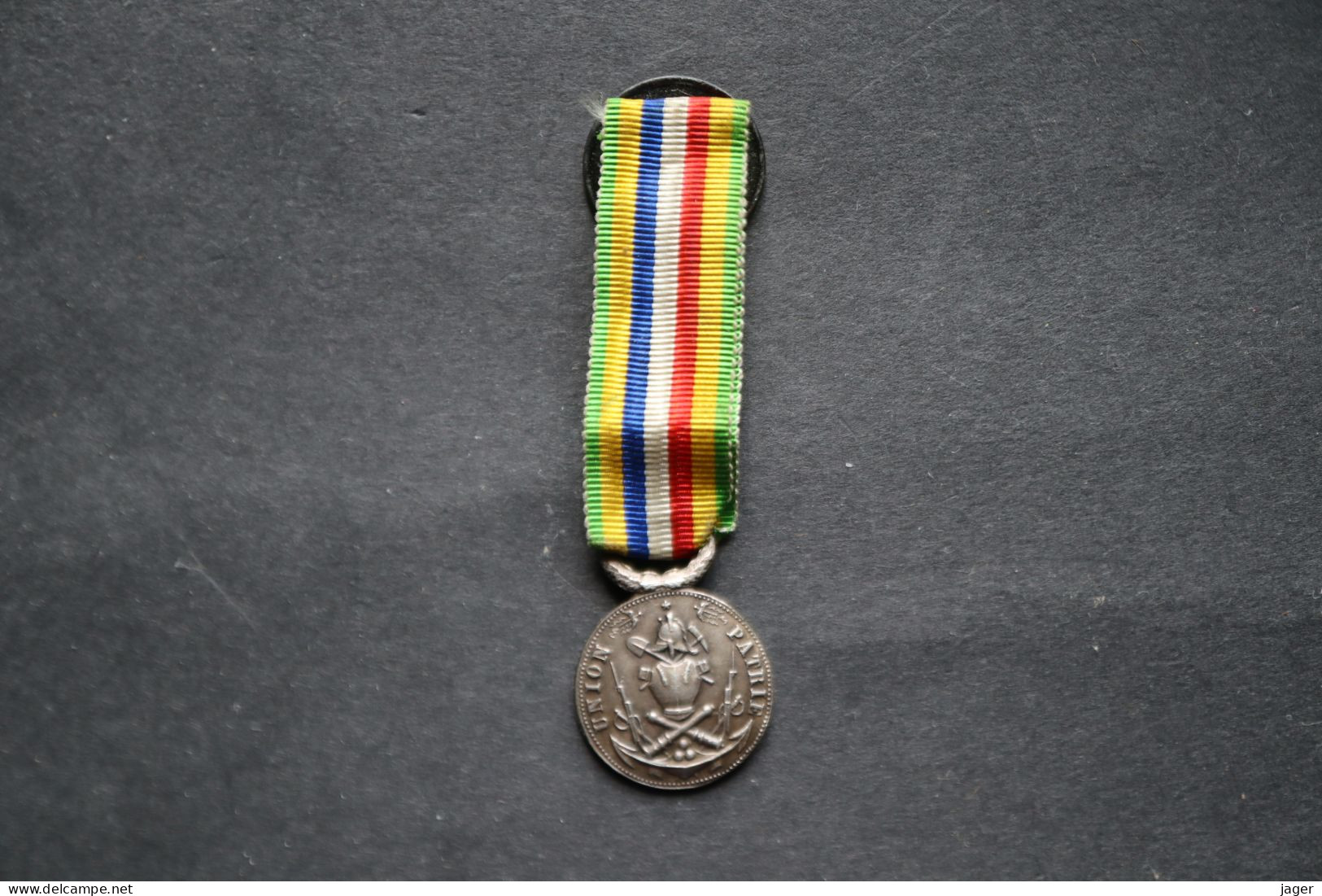 Médaille Ancienne Association Des Anciens Sous Officiers Des Armées De Terre, De Mer Et De L'air - Frankreich