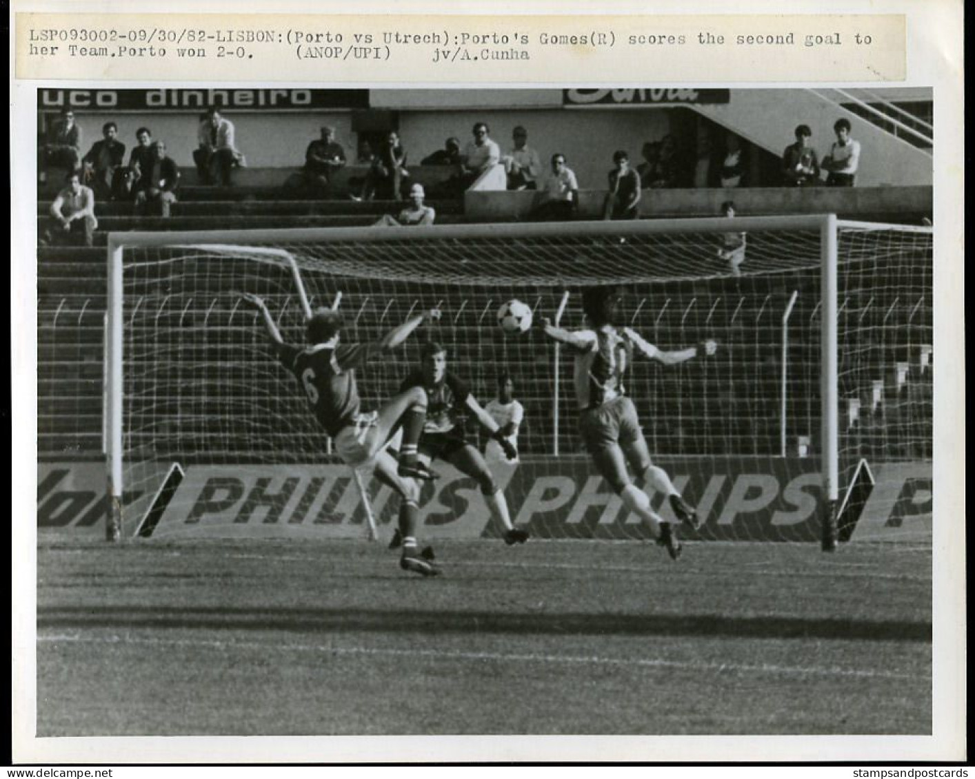 Portugal FCP Porto 2 - 0 Utrecht Netherlands Pays Bas 1982 Football Soccer Match Original Press Photo Fernando Gomes - Sporten