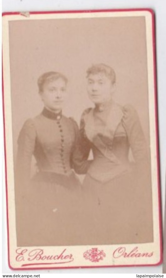 Photo C D V  Orléans XX E Portrait De Deux Femmes Photo E Boucher Orléans  Paris   Réf 30499 - Anonymous Persons