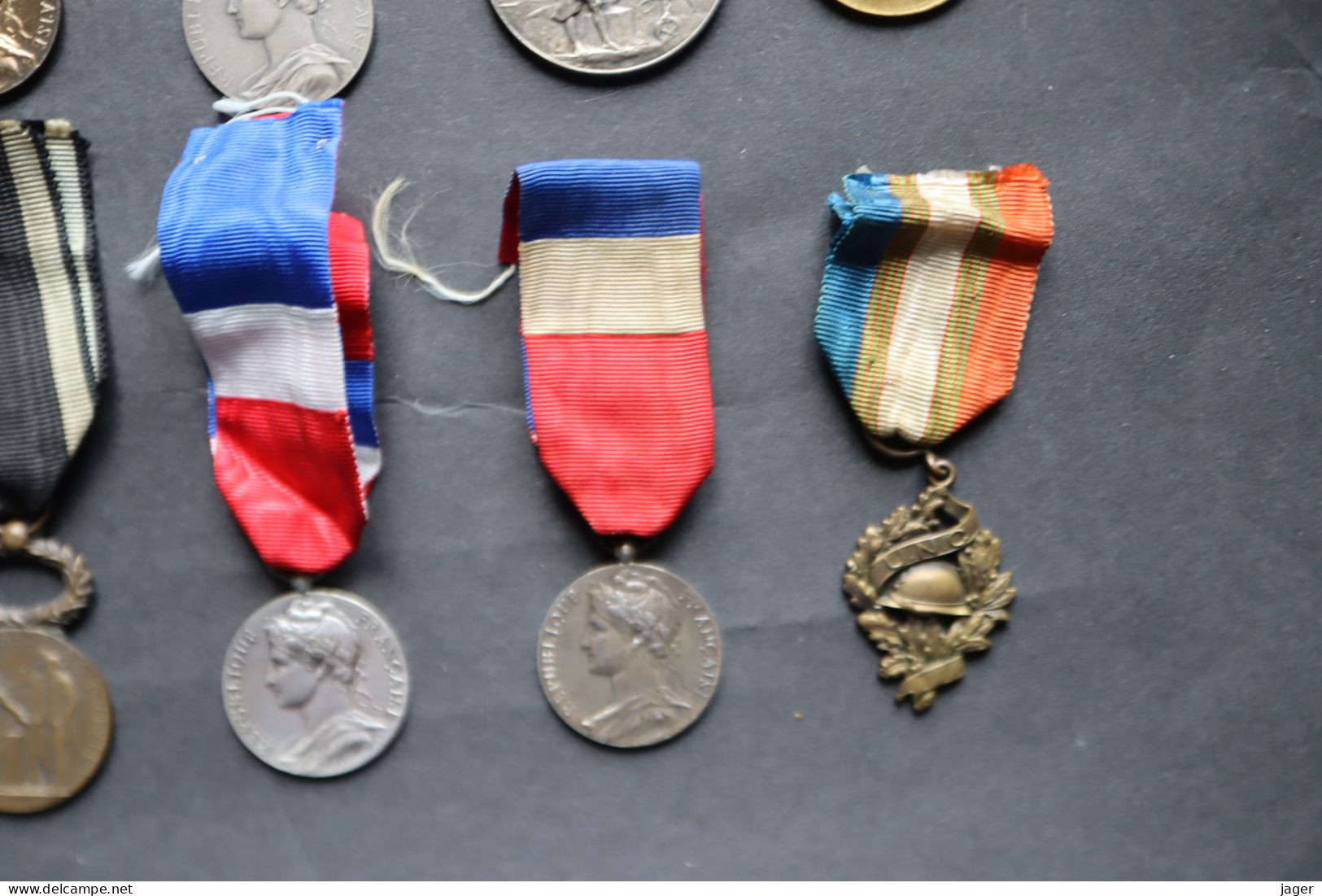 Lot De Médailles Anciennes Certaines Attribuées Ou En Argent - Other & Unclassified