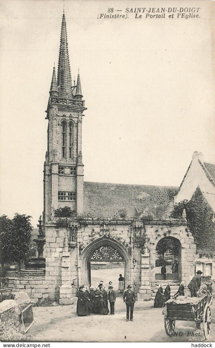 SAINT JEAN DU DOIDT : LE PORTAIL ET L'EGLISE - Saint-Jean-du-Doigt