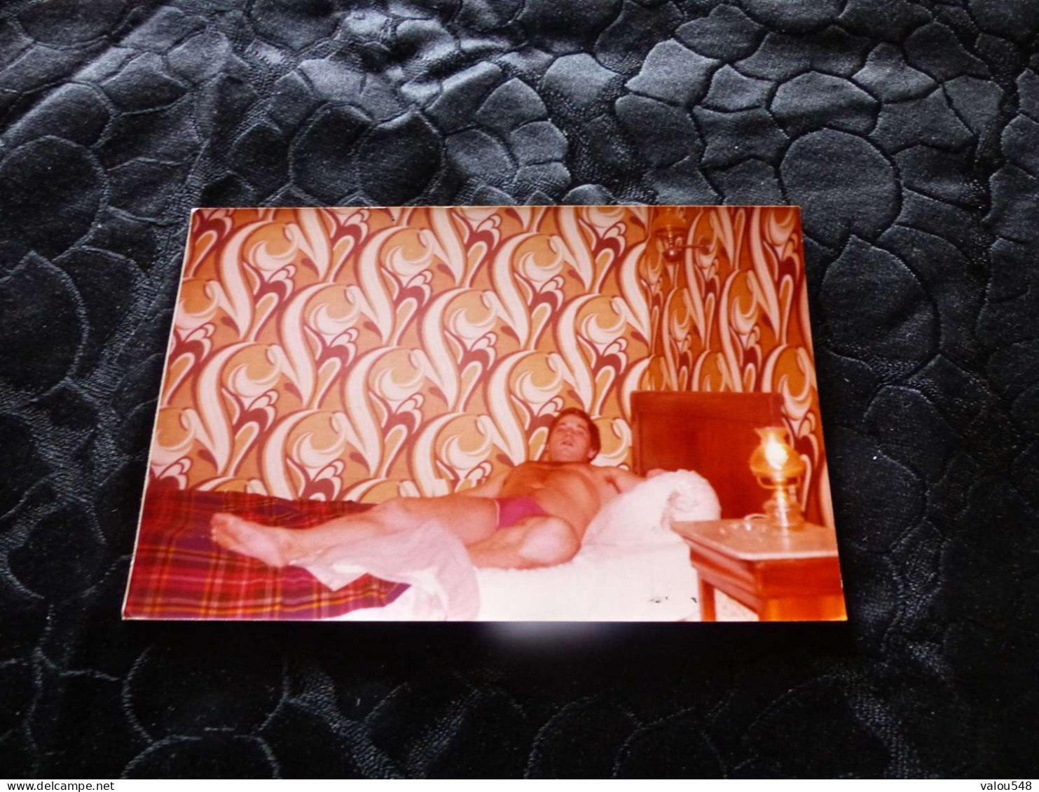 P-569 , Photo, Jeune Homme Gay En Slip Allongé Dans Son Lit  ,  Circa 1970 - Anonymous Persons