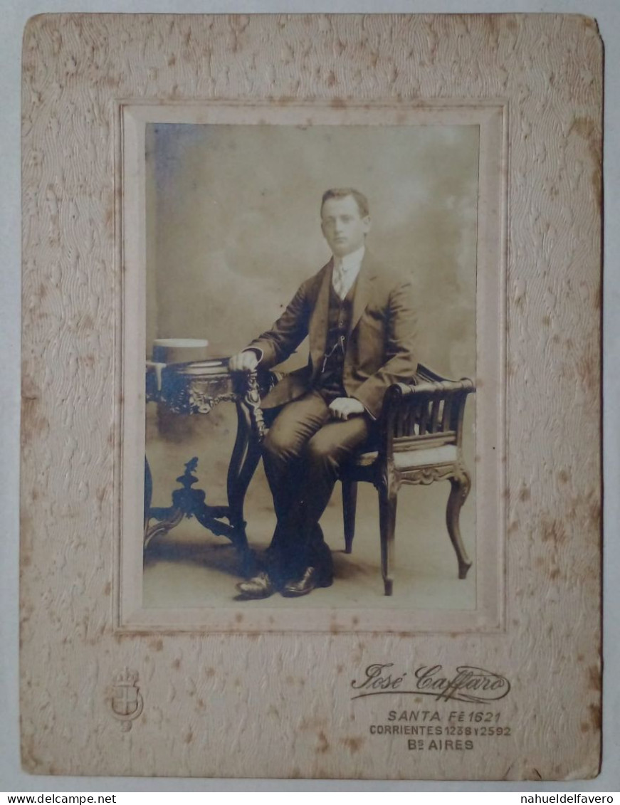 Photographie - Portrait D'un Homme. - Personnes Anonymes