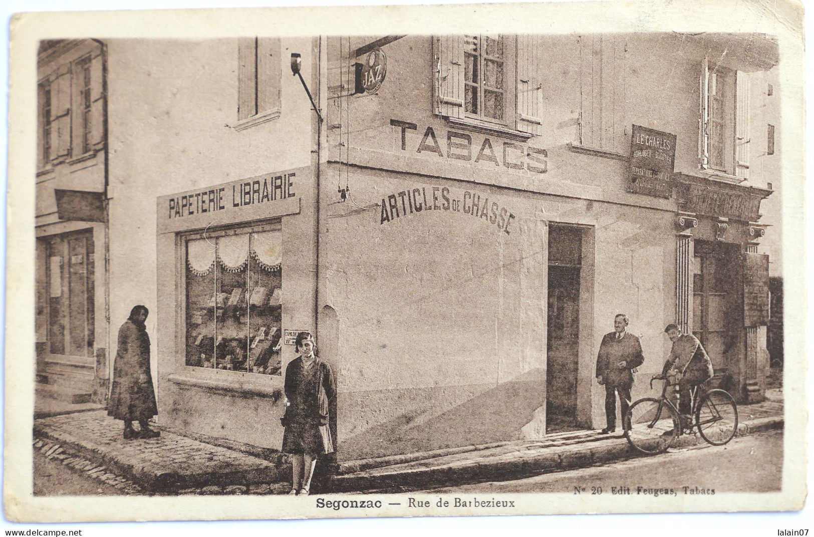 C. P. A. : 16 : SEGONZAC : Rue De Barbezieux, "Papeterie Librairie, Tabacs, Articles De Chasse", Animé, En 1947 - Sonstige & Ohne Zuordnung
