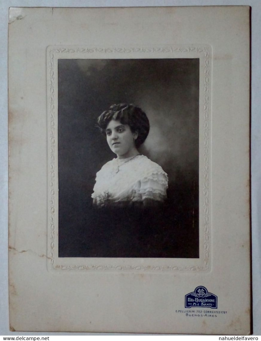 Photographie - Portrait D'une Femme. - Personnes Anonymes