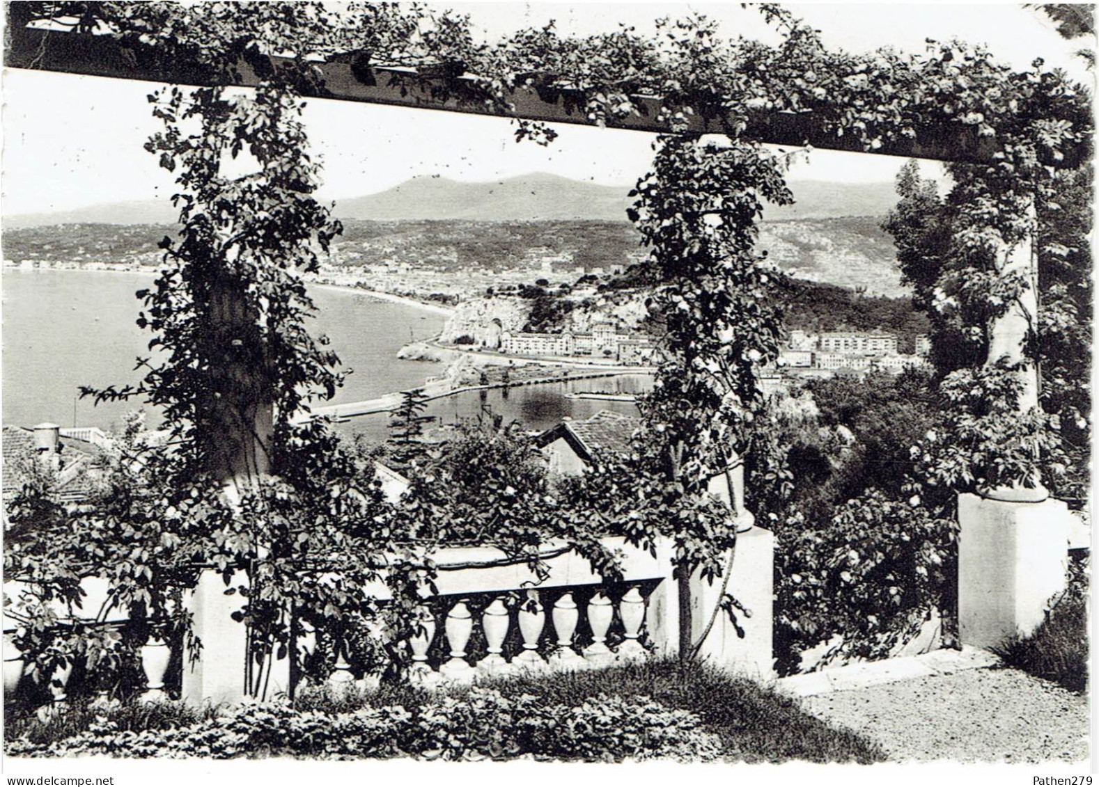 CPSM FRANCE 06 ALPES-MARITIMES NICE - Vue Prise Entre Les Pergolas Fleuries - 1963 - Cartas Panorámicas