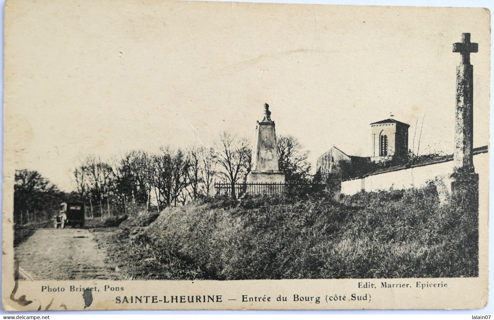 C. P. A. : 17 : SAINTE LHEURINE : Entrée Du Bourg, Côté Sud, Voiture , En 1946 - Andere & Zonder Classificatie