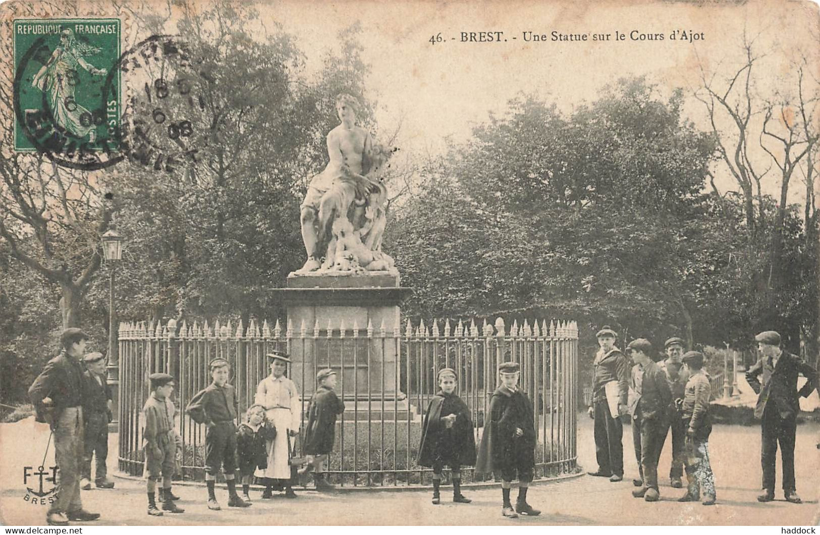 BREST : UNE STATUE SUR LE COURS D'AJOT - Brest