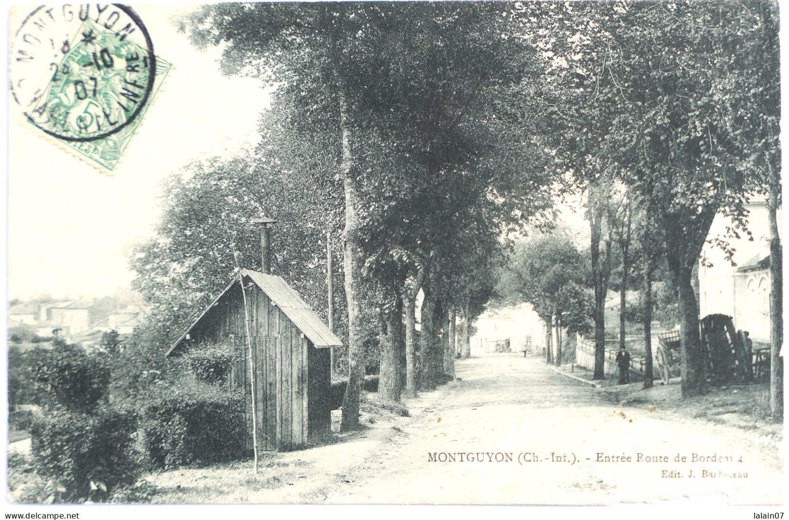 C. P. A. : 17 : MONTGUYON : Entrée Route De Bordeaux, Timbre En 1907 - Other & Unclassified