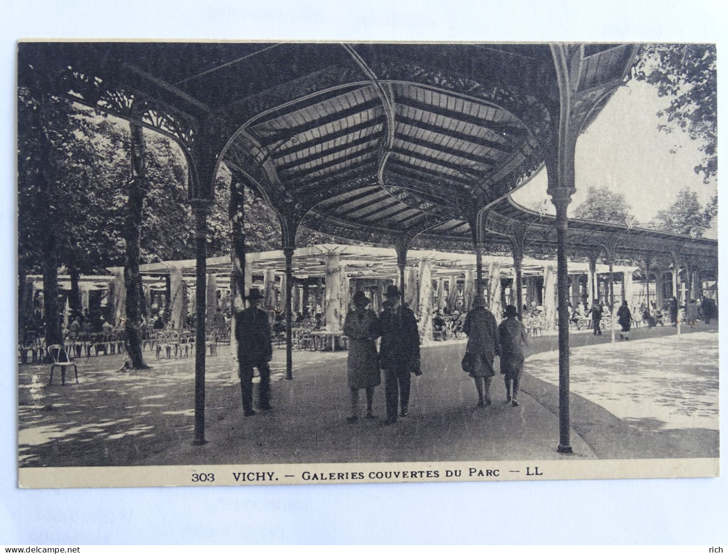 CPA Vichy - Galeries Couvertes Du Parc - Vichy