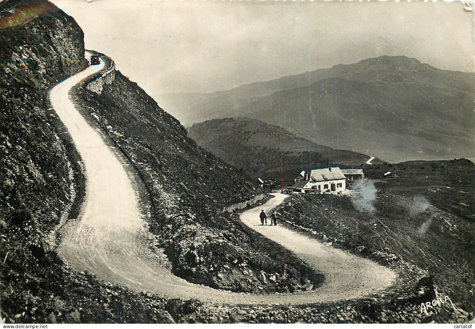 Route Du PUY MARY . La Montée Au PAS DE PEYROL . - Otros & Sin Clasificación