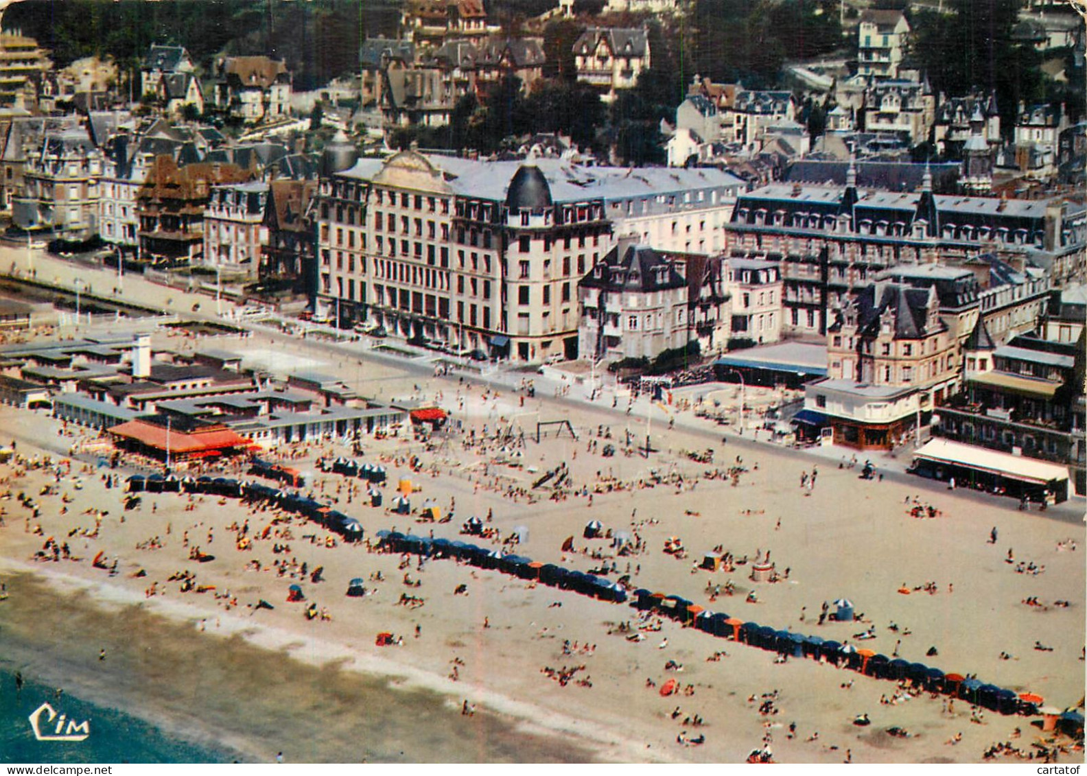 TROUVILLE . Vue Aérienne . La Plage Et Les Villas . - Trouville