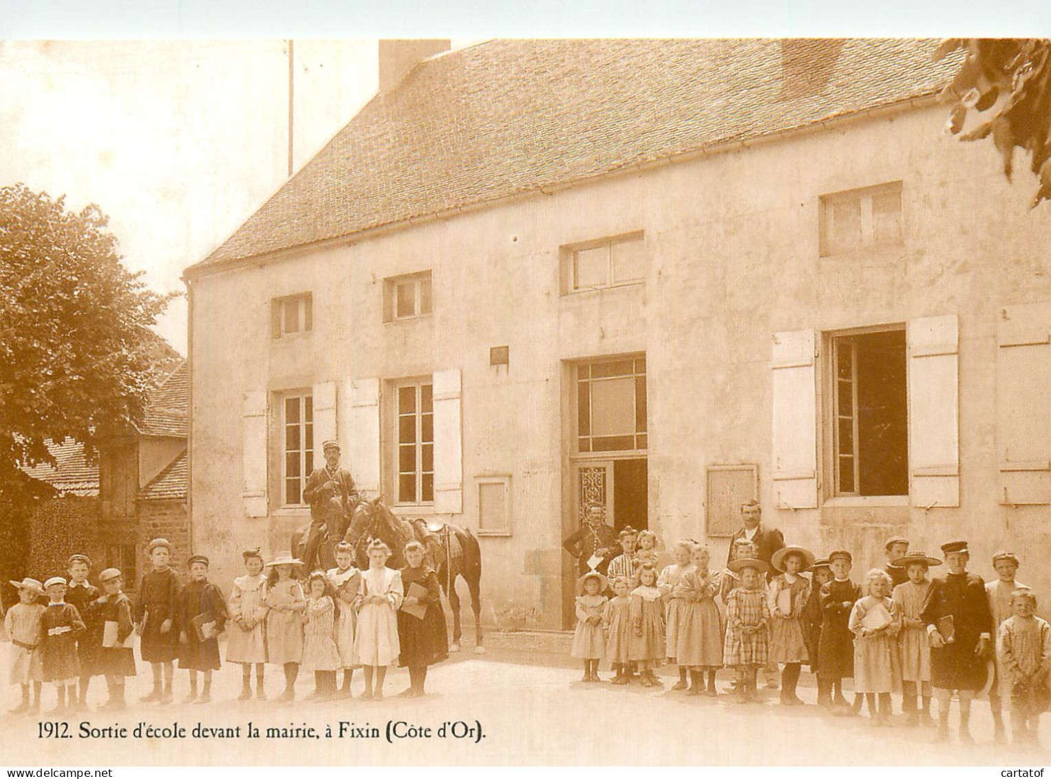 FIXIN .  Sortie D'école Devant La Mairie .   (réédition ATLAS) - Autres & Non Classés