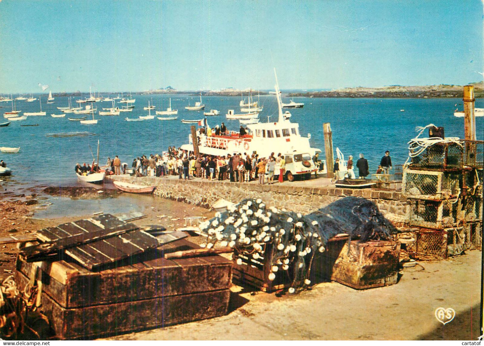 ILES CHAUSEY .  La Cale De Débarquement Et La Belle Malouine - Andere & Zonder Classificatie