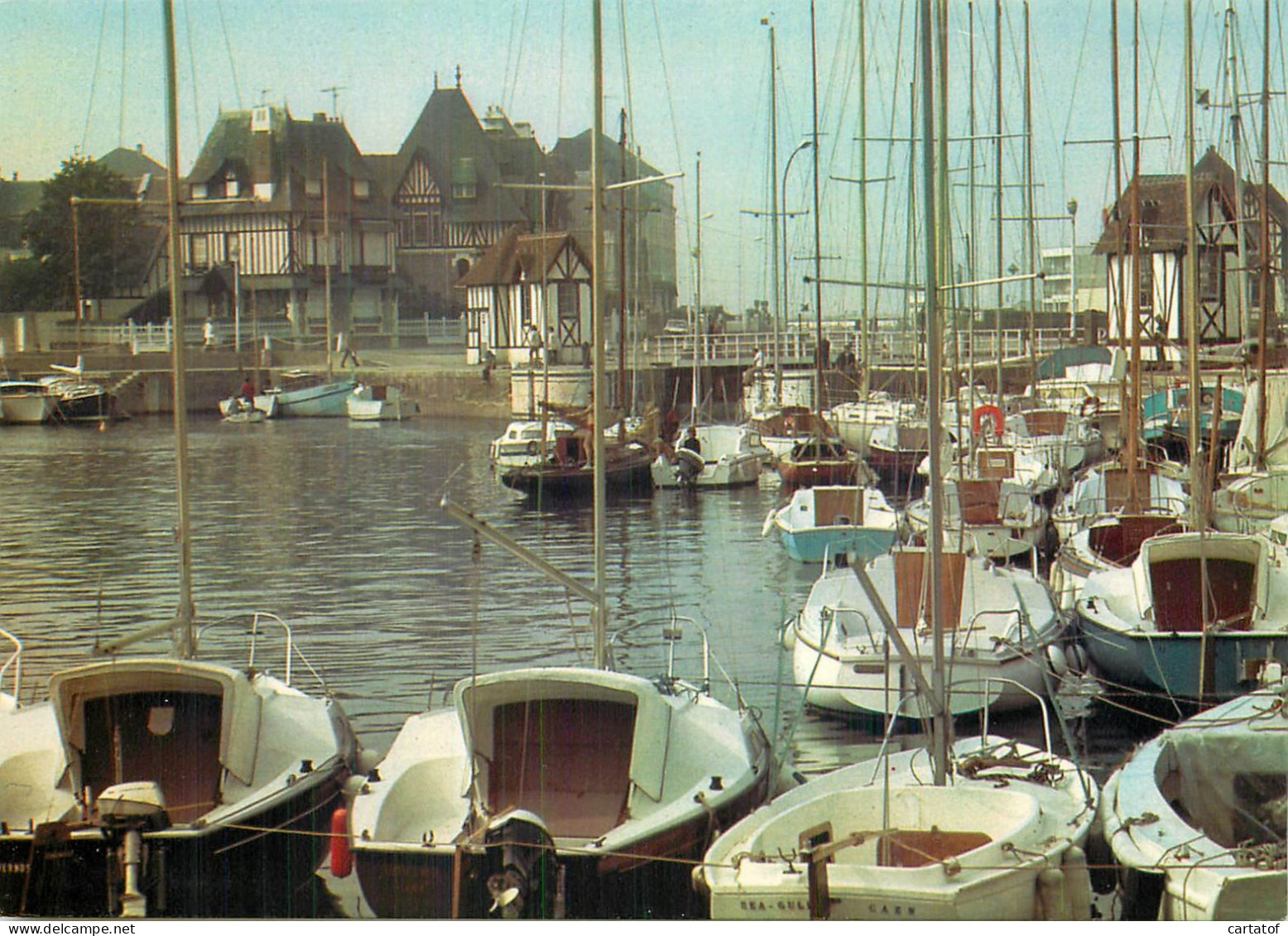 DEAUVILLE . Le Bassin Des Yachts . - Deauville