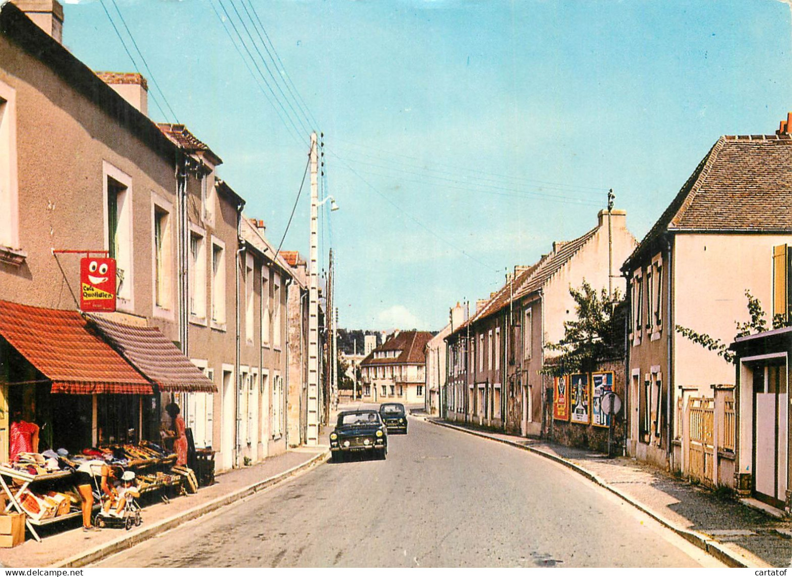 ARGENCES . La Rue Du Maréchal Foch . ( Peugeot 403 Et Renault 4L ) - Other & Unclassified