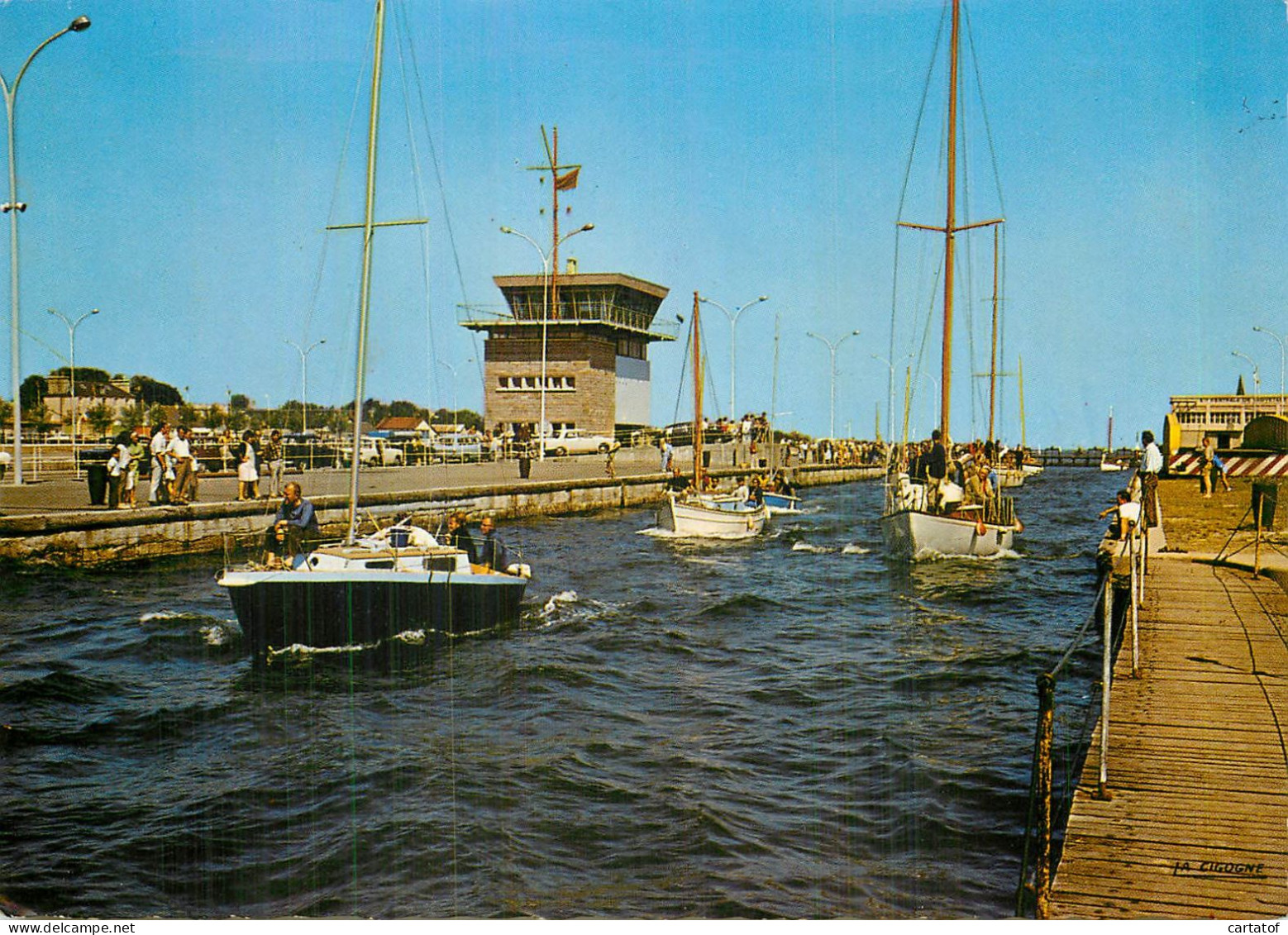 RIVA BELLA . Entrée Des Yachts Dans Le Sas . - Riva Bella