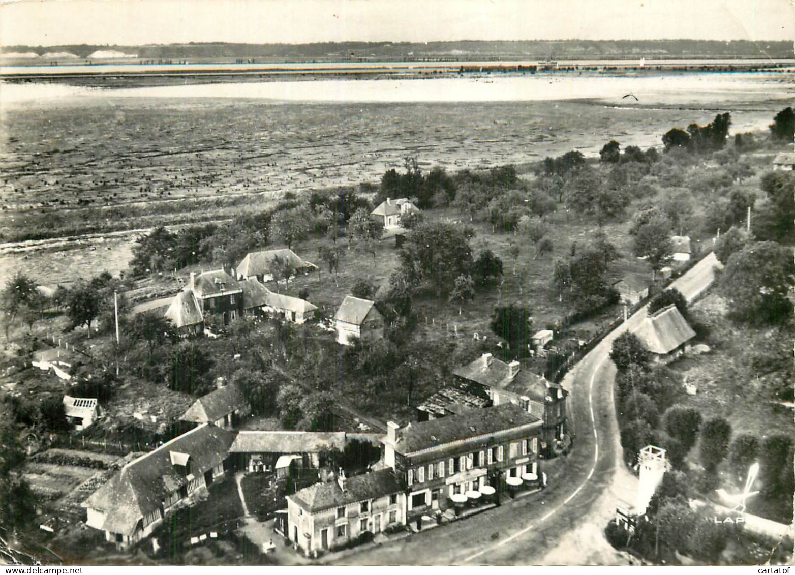 En Avion Au Dessus De FIQUEFLEUR . Hôtel LA SAUVAGINE - Sonstige & Ohne Zuordnung