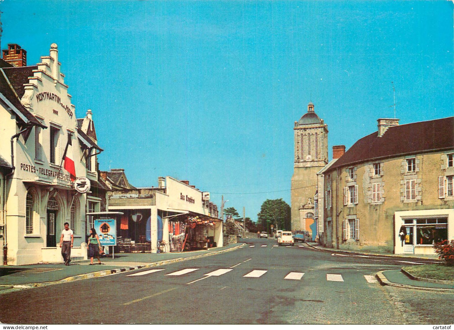 MONTMARTIN Sur MER . Le Bourg Et L'Eglise - Sonstige & Ohne Zuordnung