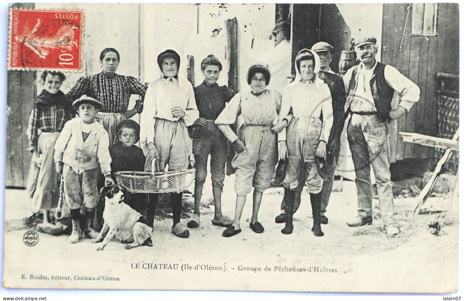 C. P. A. : 17 : ILE D'OLERON : LE CHATEAU : Groupe De Pêcheuses D'Huîtres, Timbre En 1907 - Ile D'Oléron