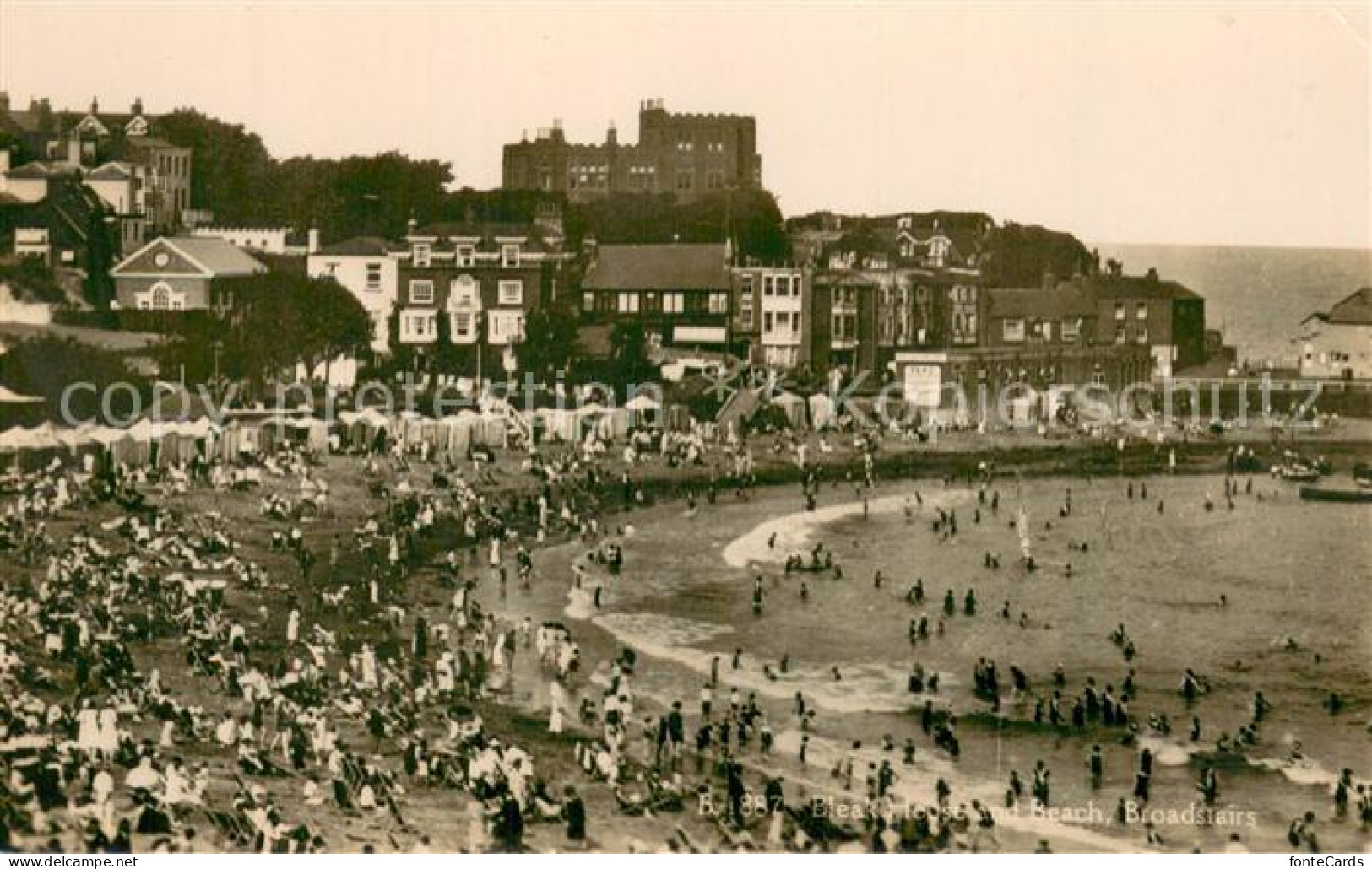 73783229 Broadstairs UK Am Strand U. Bleak House  - Andere & Zonder Classificatie