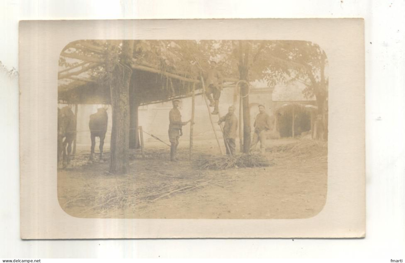 Carte Photo : Militaires Construisant Une Cabane à Identifier - Andere & Zonder Classificatie