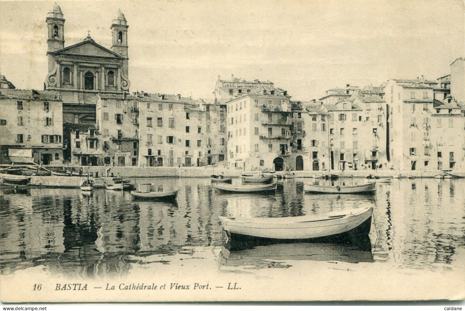 2B-CORSE  - BASTIA -  La  Cathedrale. Et Le Port - Bastia