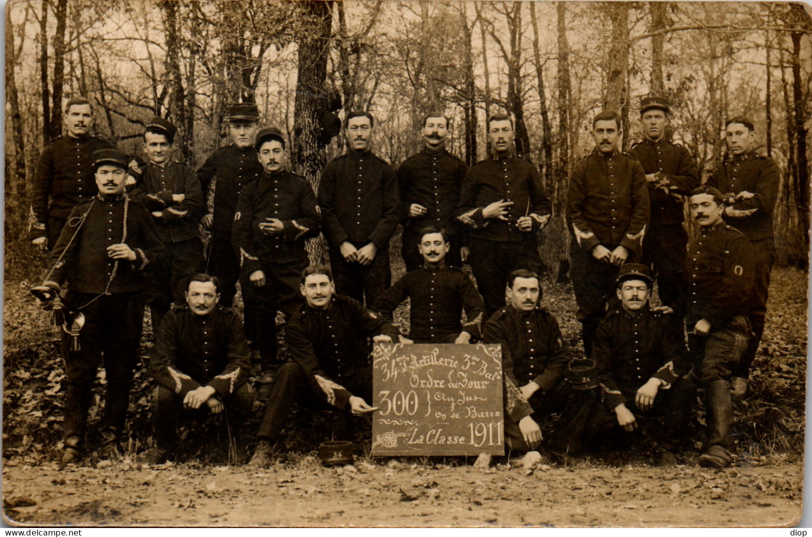 CP Carte Photo D&#039;&eacute;poque Photographie Vintage Militaire 34&deg; Artillerie 3uniforme  - Guerre, Militaire