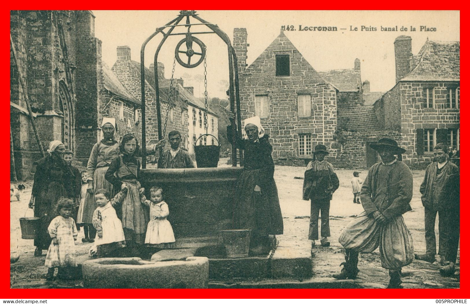 * LOCRONAN * PUITS BANAL DE LA PLACE - ANIMEE - ENFANTS - 142 - FOLKLORE - Locronan