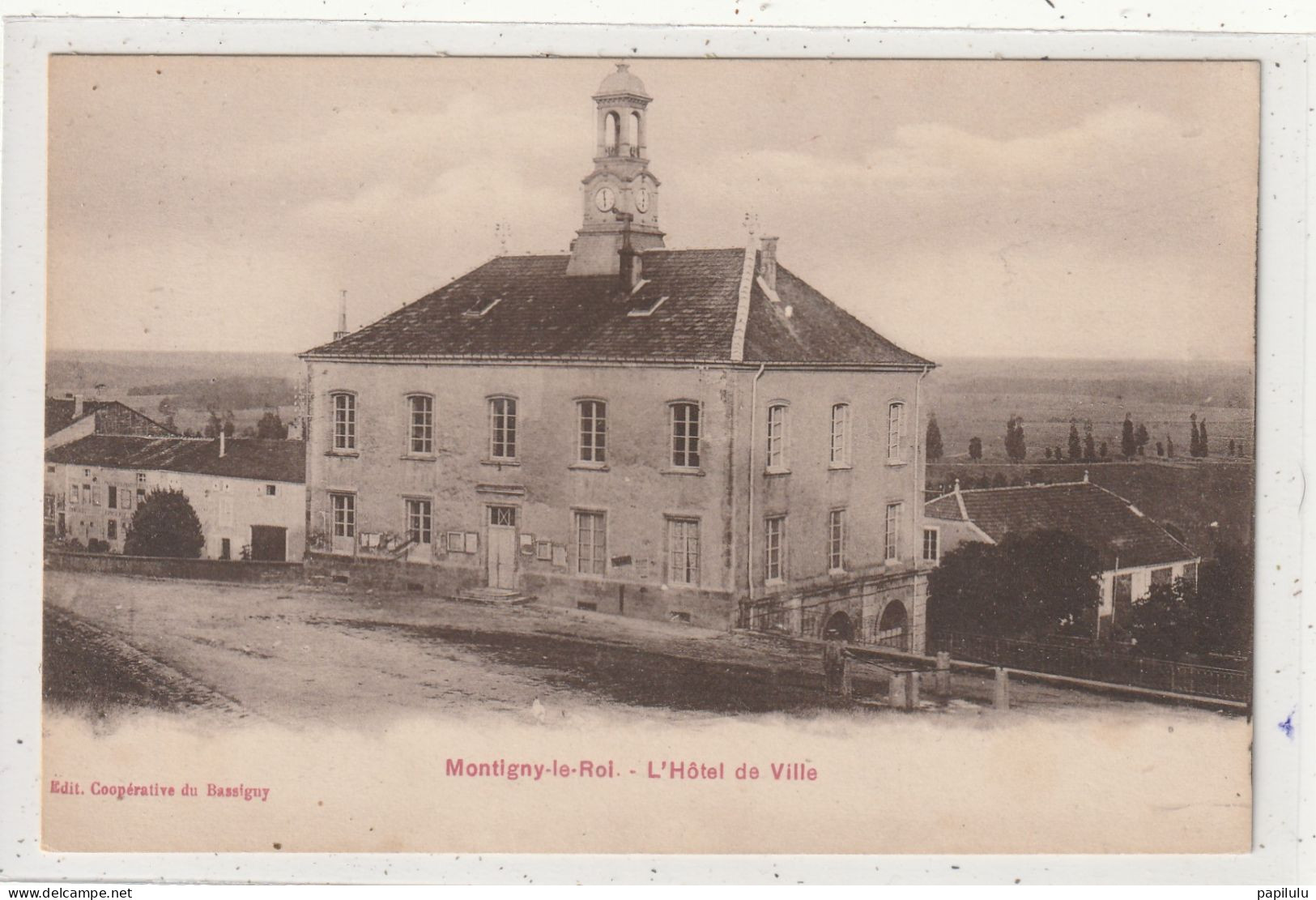 45 DEPT 52 : édit. Coopérative Du Bassigny : Montigny Le Roi L'Hôtel De Ville - Montigny Le Roi