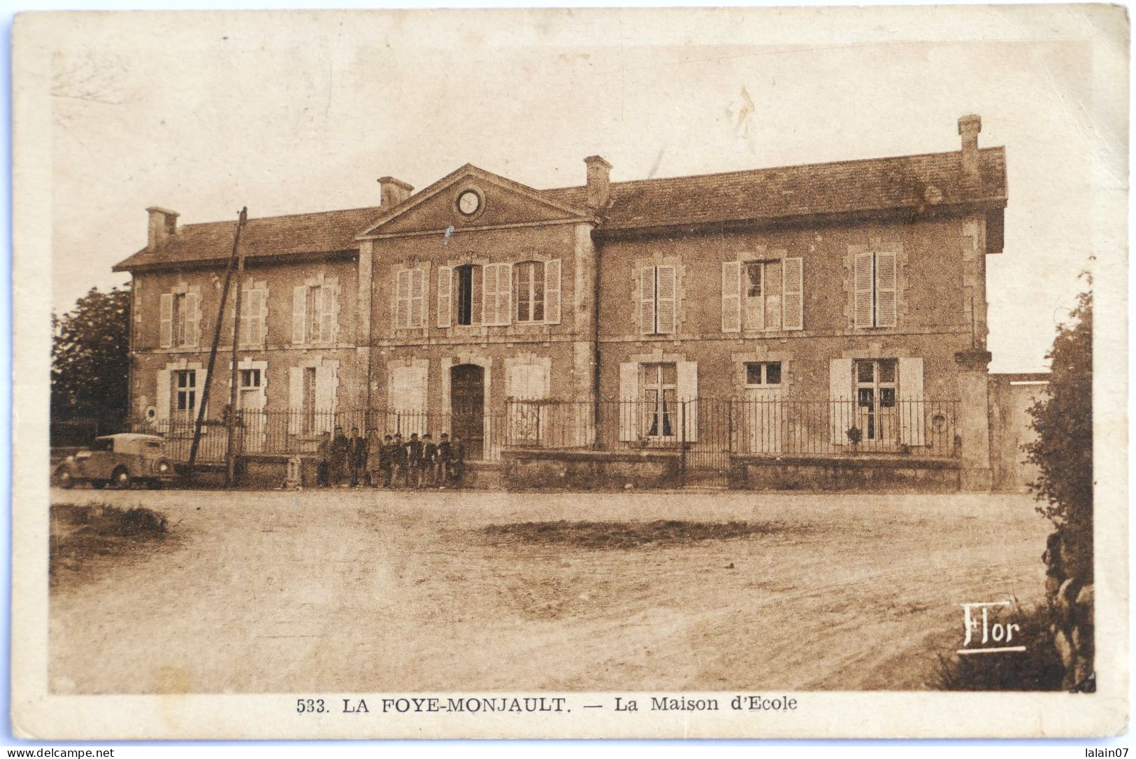 C. P. A. : 79 : LA FOYE MONJAULT : La Maison D'Ecole, Animé, édit. Flor - Other & Unclassified