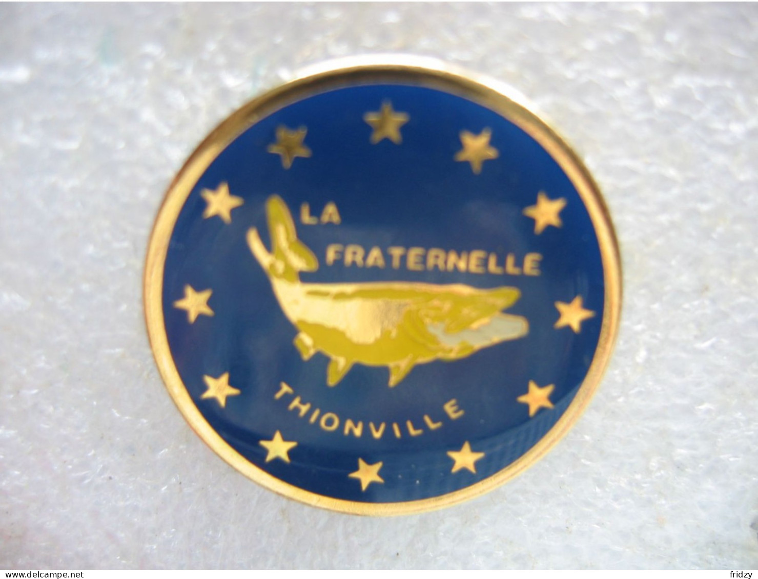 Pin's De L'association De Pêche "La Fraternelle" à Thionville (Dépt:57) - Associations