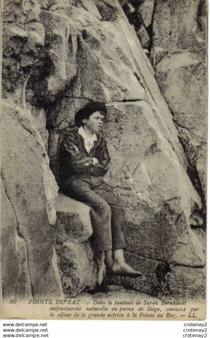 29 LA POINTE DU RAZ N°30 Jeune Homme Assis Dans Le Fauteuil De Sarah Bernhardt VOIR DOS - La Pointe Du Raz