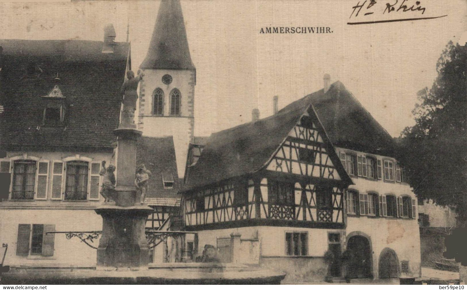 68 AMMERSCHWIHR LA FONTAINE MAISONS TYPIQUES ET CLOCHER DE L'EGLISE - Otros & Sin Clasificación