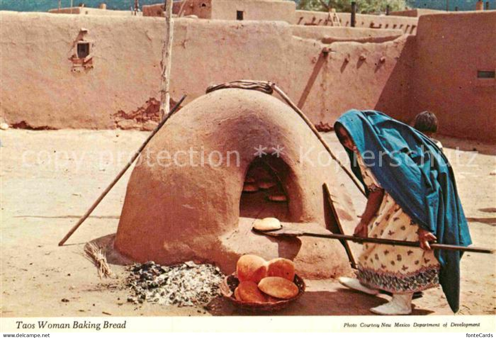 72889189 Taos Pueblo Bread Baking Brotbackofen - Autres & Non Classés