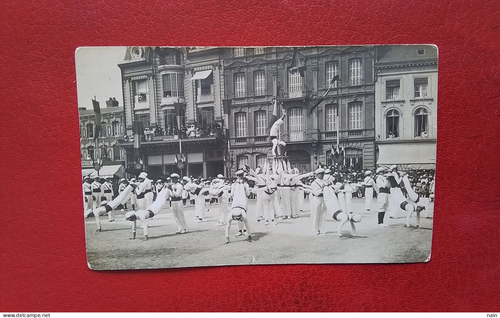 76 - FECAMP  - CARTE PHOTO - FETE DE LA JEUNESSE PLACE THIERS - - CAFE DES COLONNES E. PIMONT - " TRES RARE " - - Fécamp