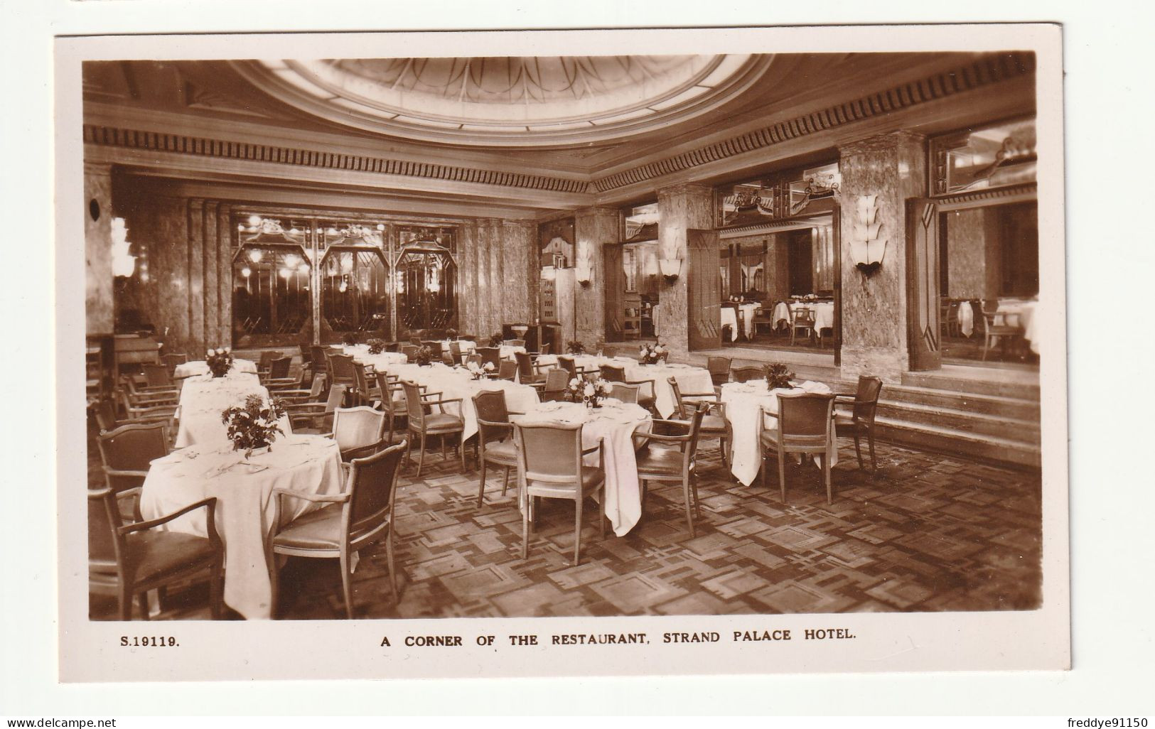 ROYAUME UNI . LONDRES . STRAND PALACE HOTEL . A CORNER OF THE RESTAURANT - Other & Unclassified