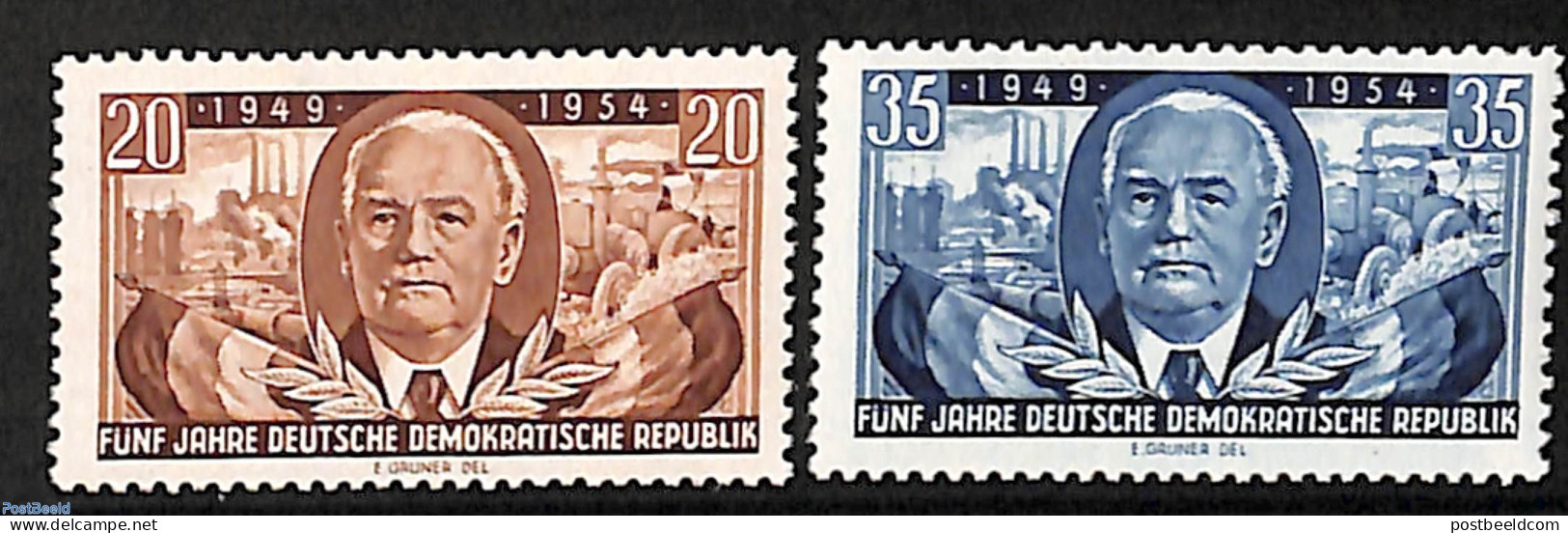 Germany, DDR 1954 5 Years DDR 2v, Mint NH, History - Flags - History - Nuovi