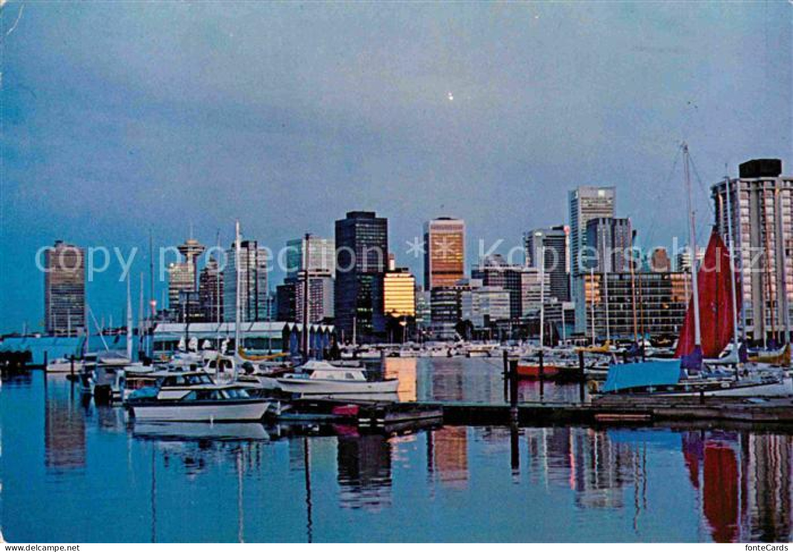 72865290 Vancouver British Columbia Evening Skyline Of Downtown Vancouver As Vie - Non Classés