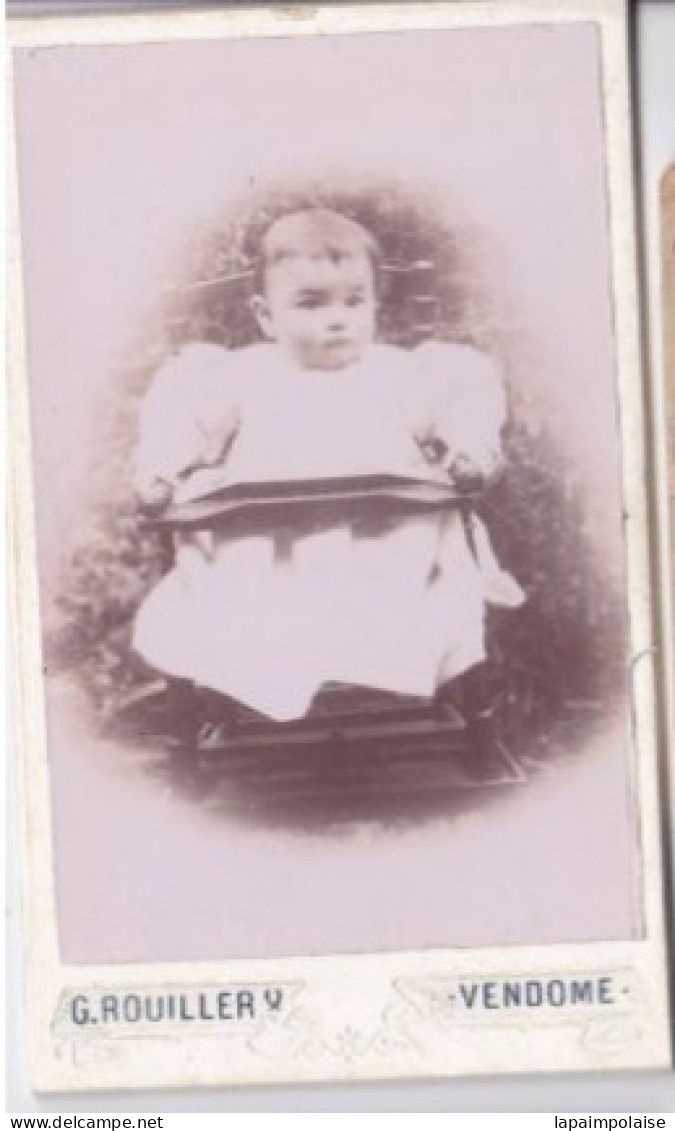 Photo C D V Vendôme  Portrait D'un Bébé Dans Sa Chaise Haute Photo G Rouiller Vendôme    Réf 30522 - Persone Anonimi