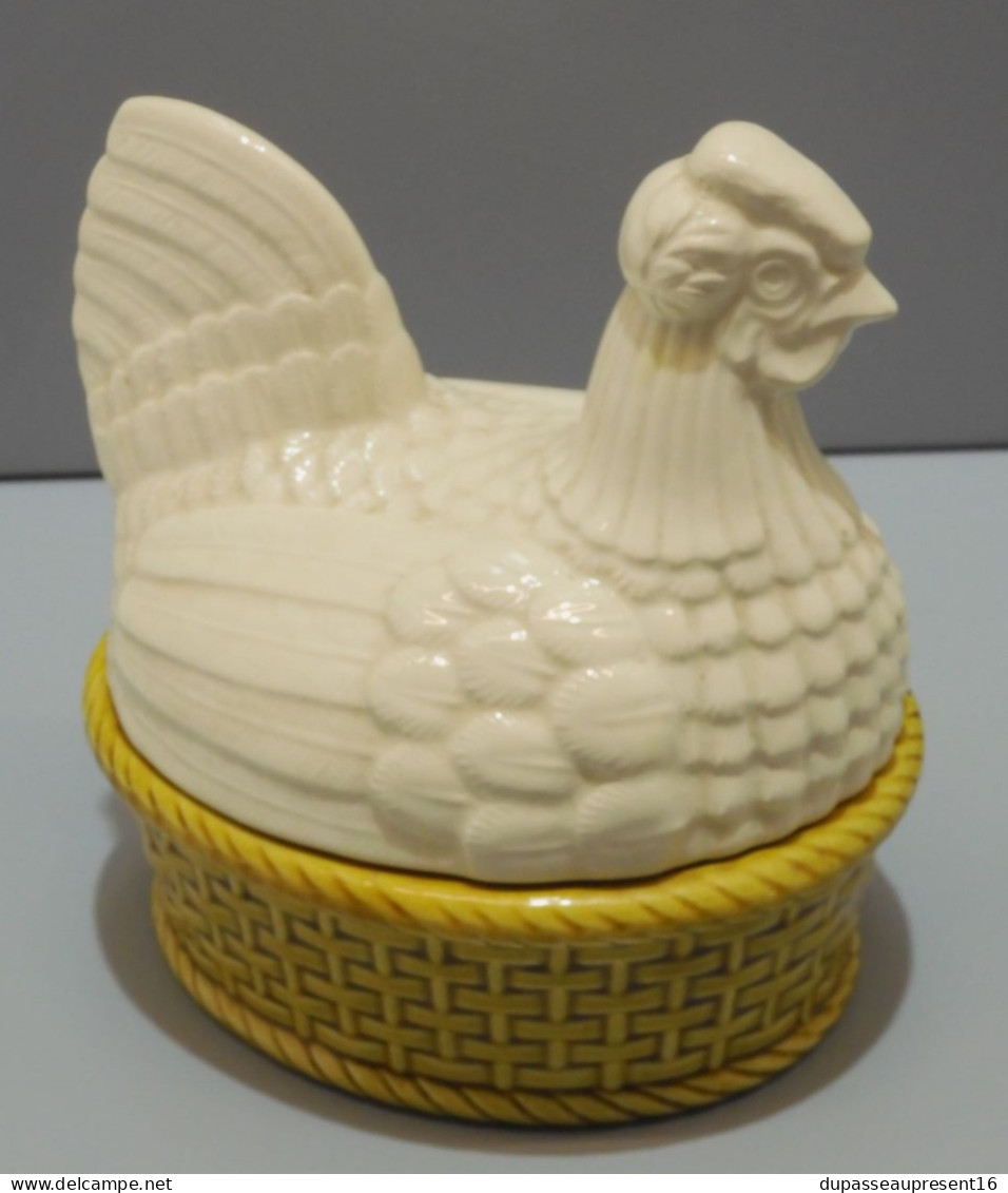 -JOLIE BOITE BONBONNIERE POULE CERAMIQUE BLANCHE Sur NID JAUNE COLLECTION   E - Andere & Zonder Classificatie